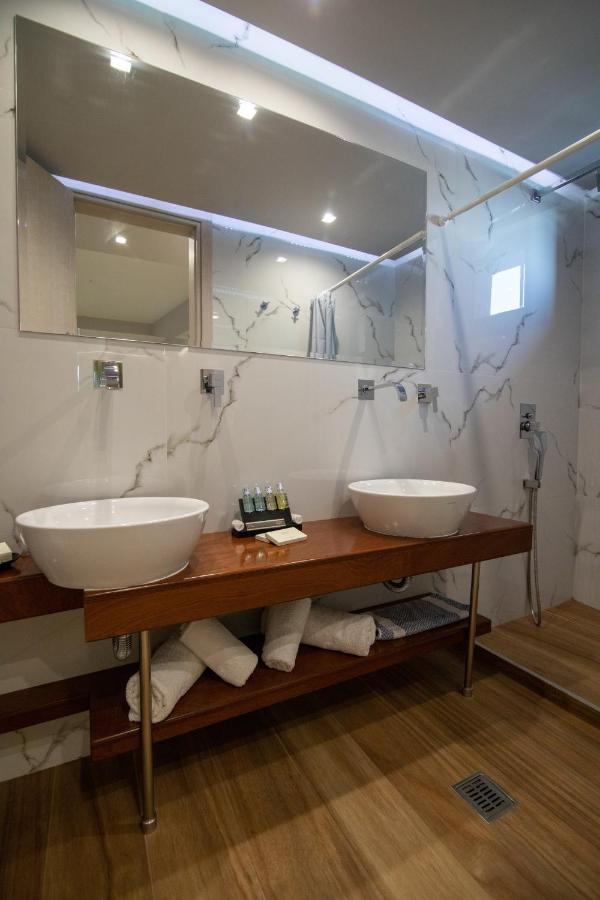 Aianteion Bay Luxury Hotel & Suites Aiándion Dış mekan fotoğraf